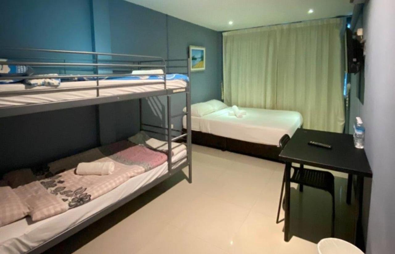 Guest house The Little Pig Sukhumvit 2*
