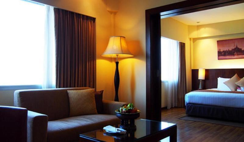 Ramada Plaza By Wyndham Menam Riverside Hotel Bangkok
