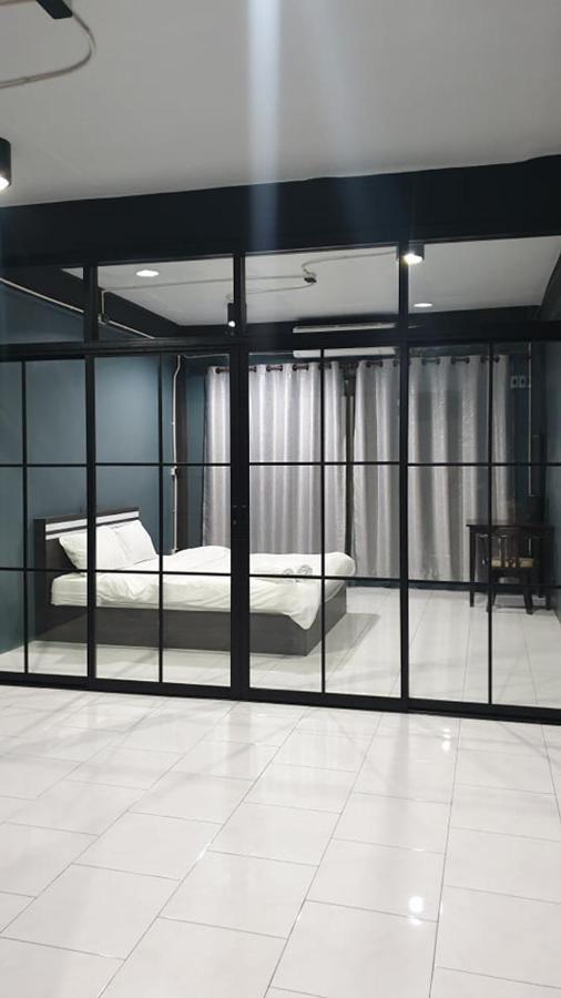 V Apartment Sathorn วี อพาตเม้นท์สาทร ห้องพักใจกลางเมือง ท่ามกลางแหล่งขายอาหารมากมาย เดินทางสะดวก น้ำไฟ ไวไฟฟรี Bangkok