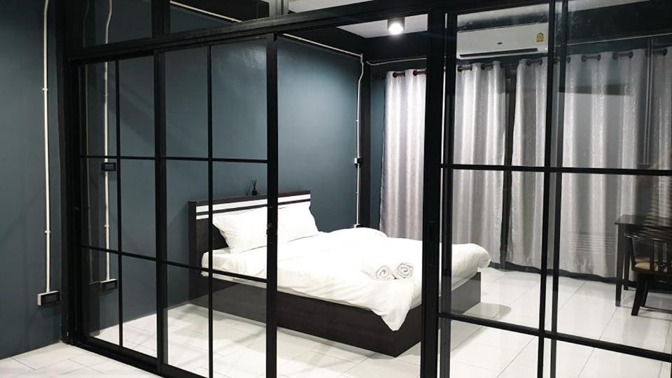 V Apartment Sathorn วี อพาตเม้นท์สาทร ห้องพักใจกลางเมือง ท่ามกลางแหล่งขายอาหารมากมาย เดินทางสะดวก น้ำไฟ ไวไฟฟรี