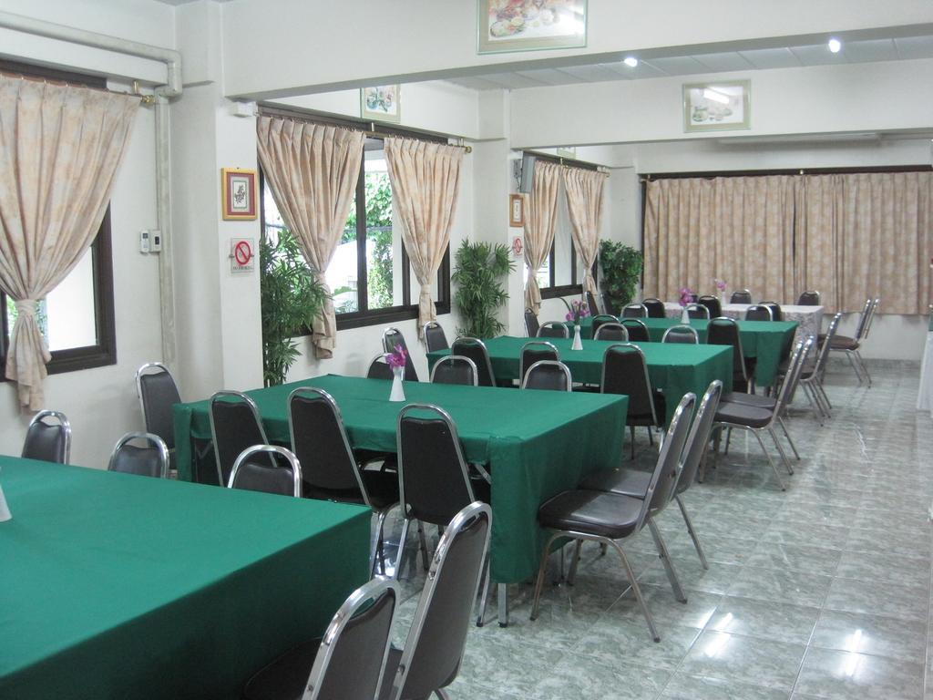 Gasthof P Park Charansanitwong