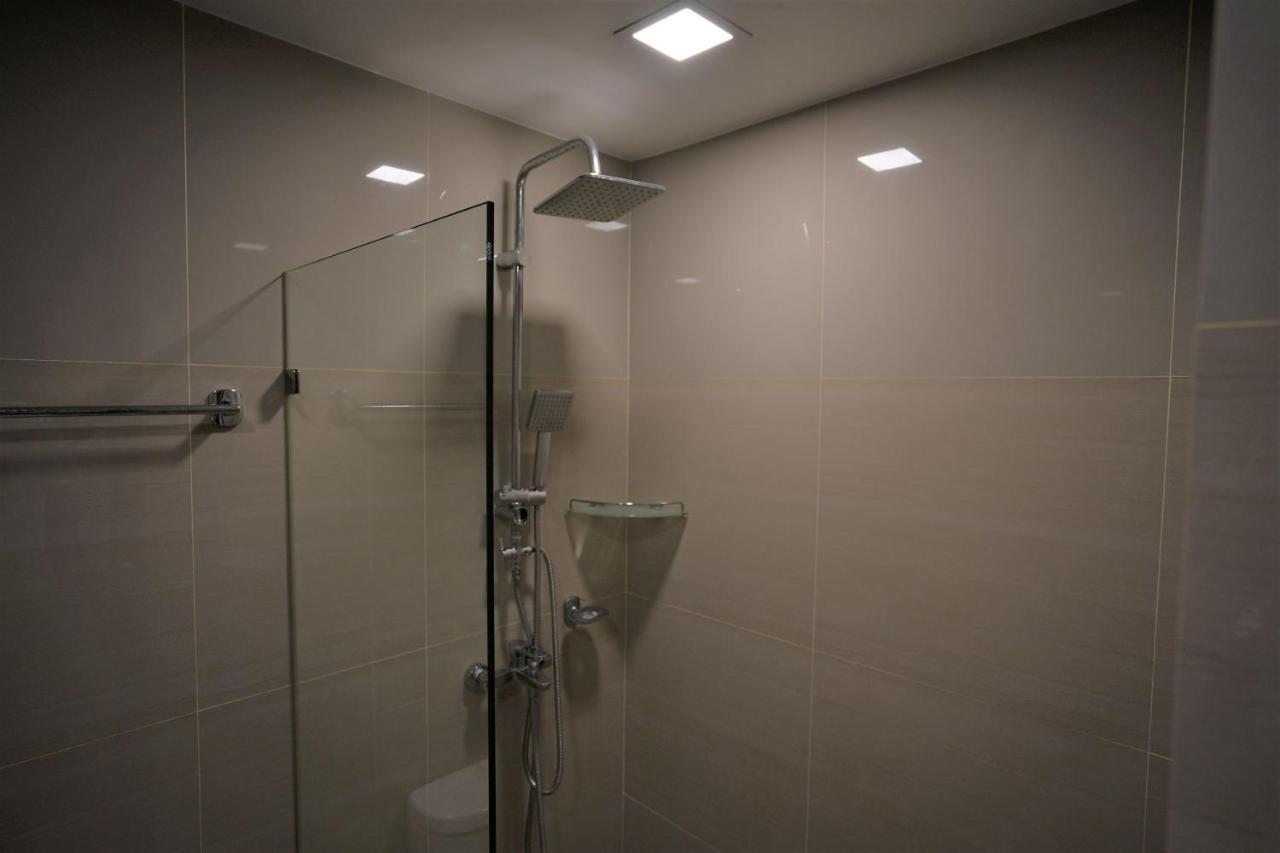 Hotel Baan Tanwa - Mrt Ratchadapisek Bangkok