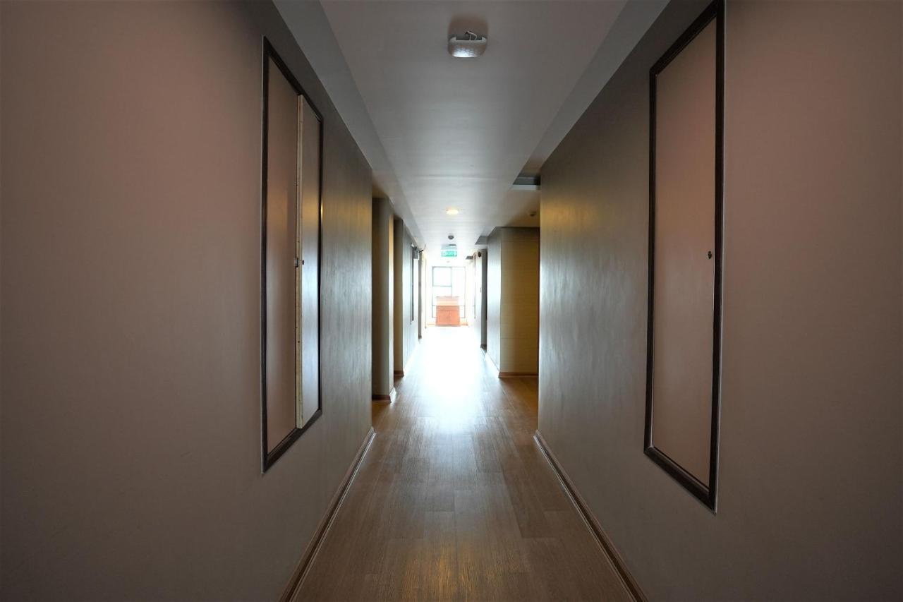Hotel Baan Tanwa - Mrt Ratchadapisek Bangkok