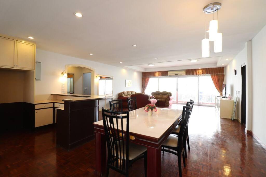 Palm Springs Apartment Bangkok