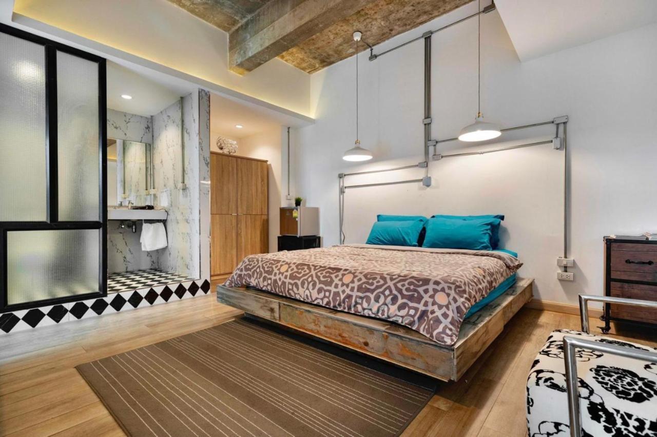 Blu Gay Poshtel