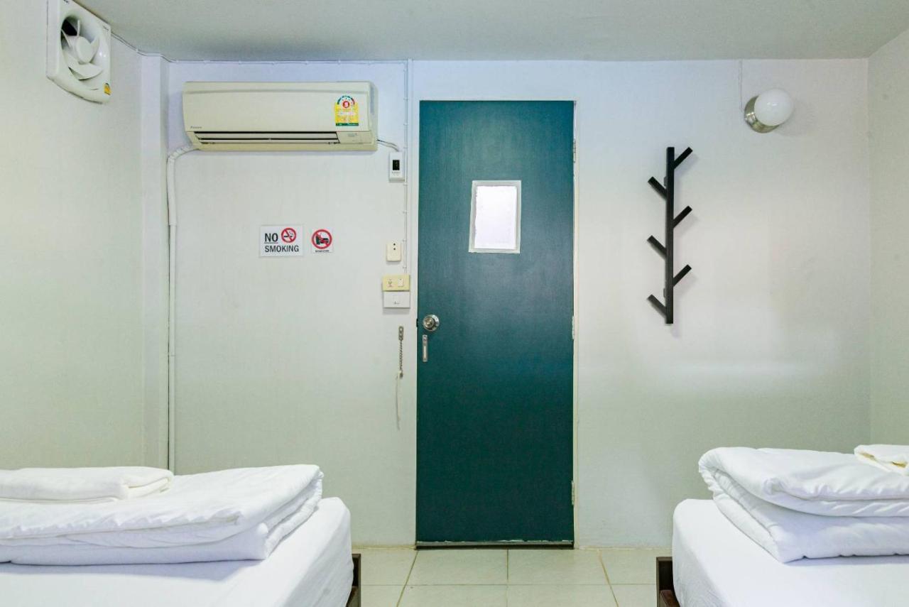 Asok Montri Hostel *
