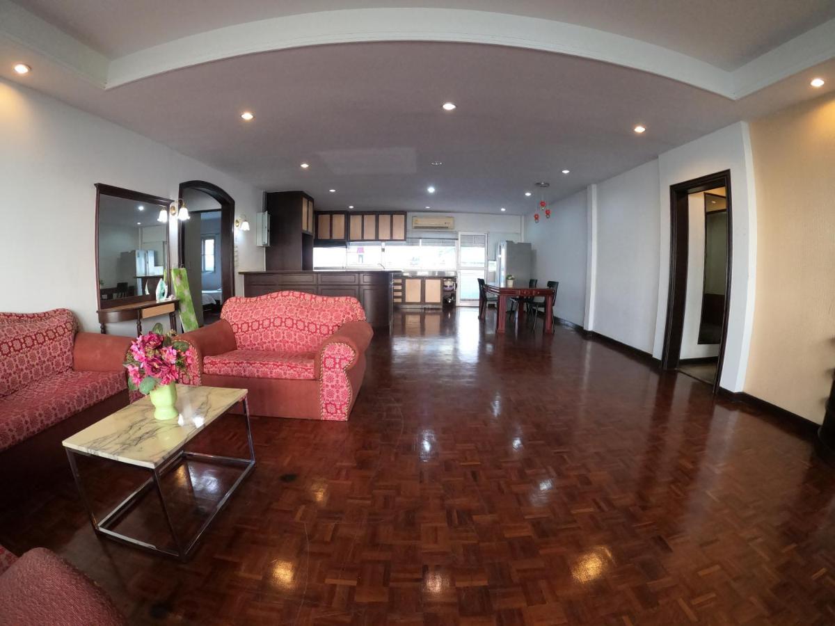 Palm Springs Apartment *