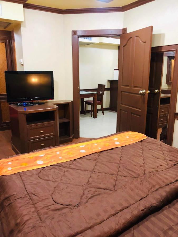 Spacious 1 Bed With Living Ekamai Thonglor Prime Area Apartment Bangkok