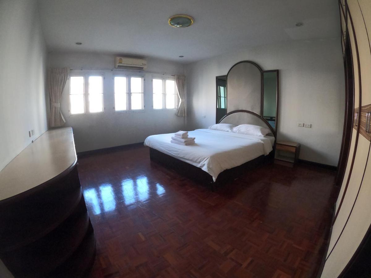 Palm Springs Apartment Bangkok