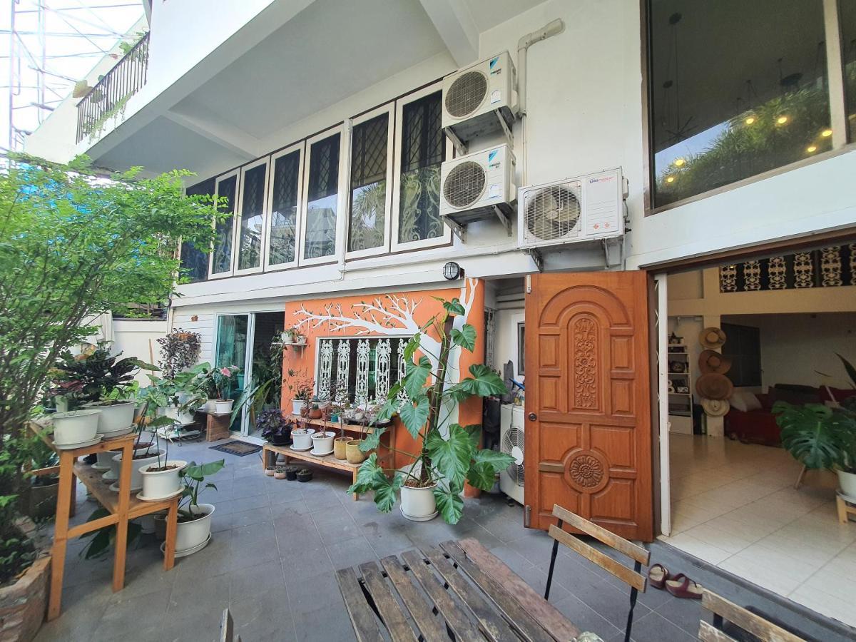 Home16 16 Sukhumvit Hostel Bangkok