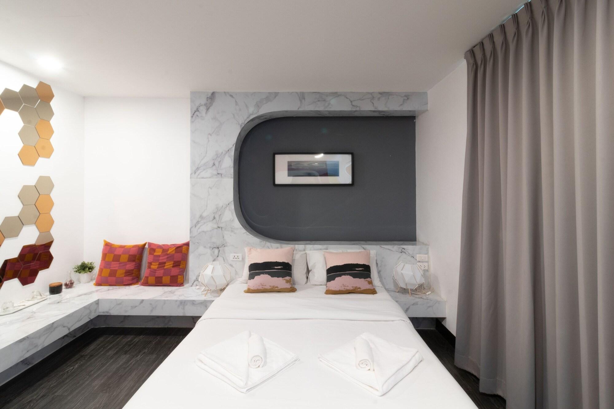 Cheqinn - Sukhumvit 4 Nana Plaza Hostel *