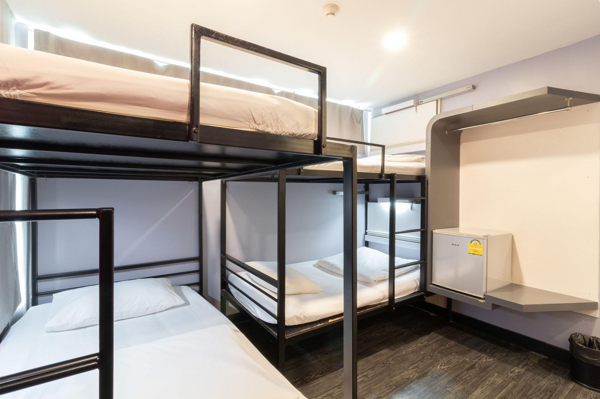Cheqinn - Sukhumvit 4 Nana Plaza Bangkok