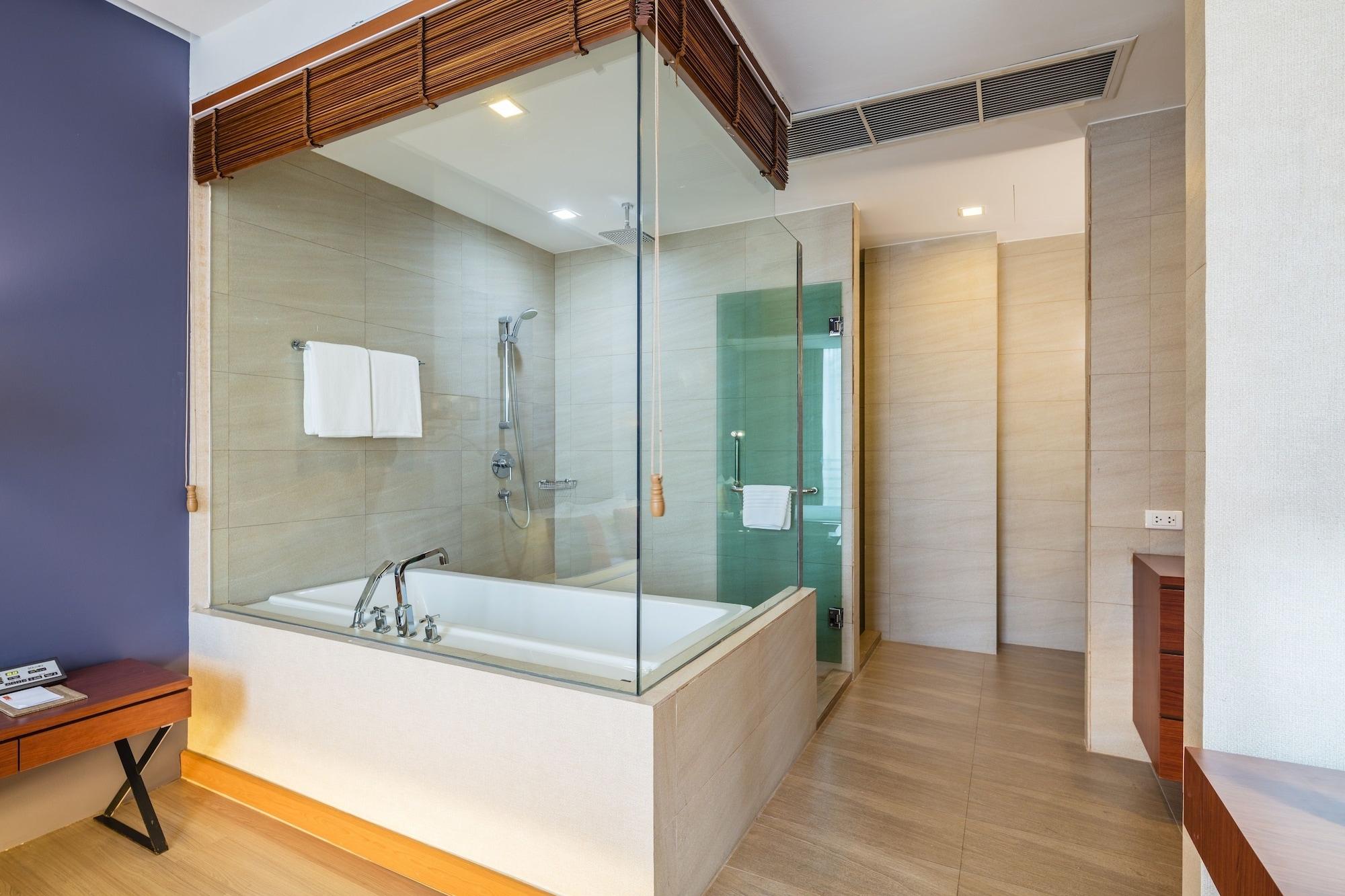 Solo, Sukhumvit 2, - Sha Extra 4*