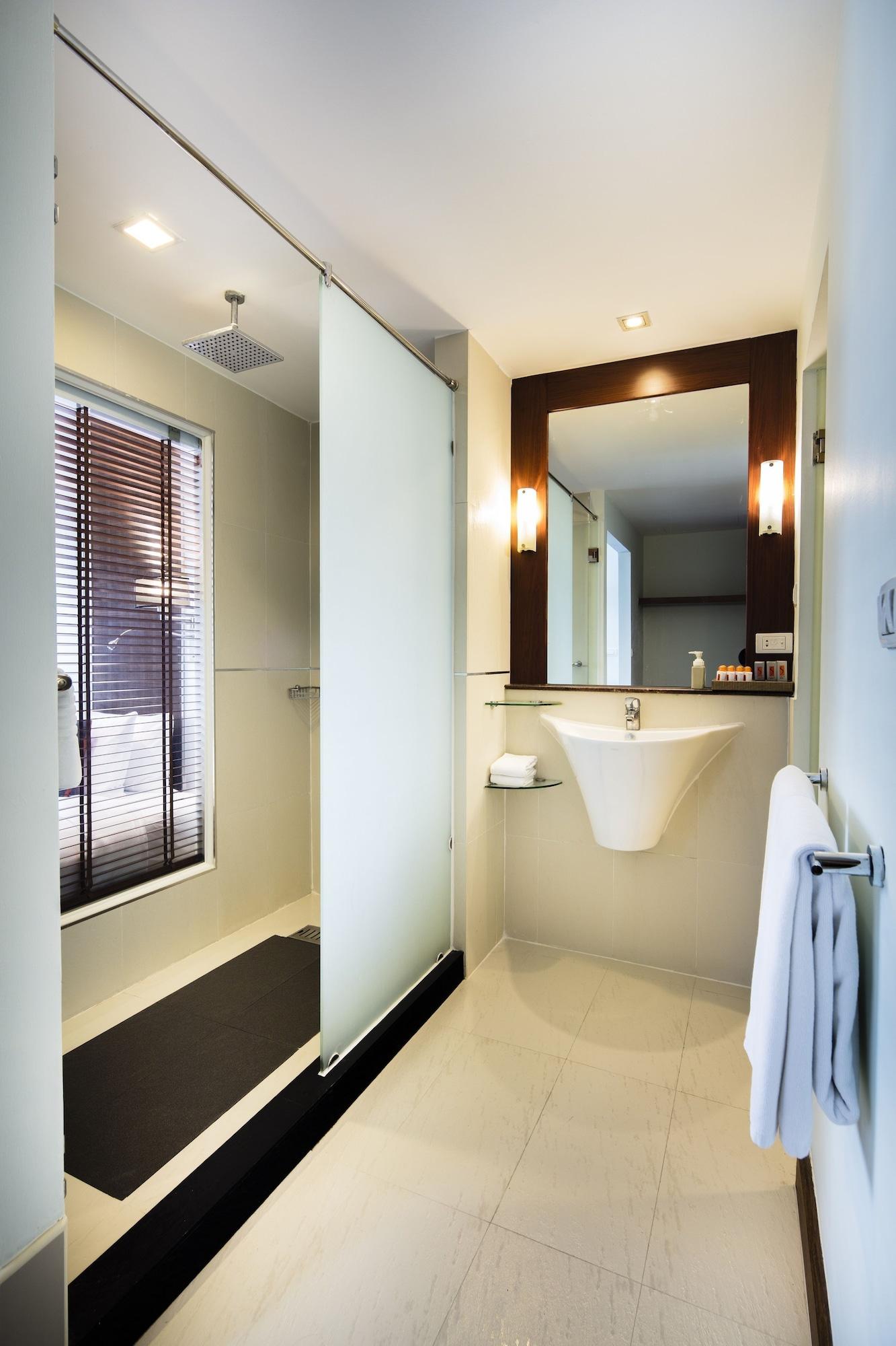 Solo, Sukhumvit 2, - Sha Extra Hotel 4*