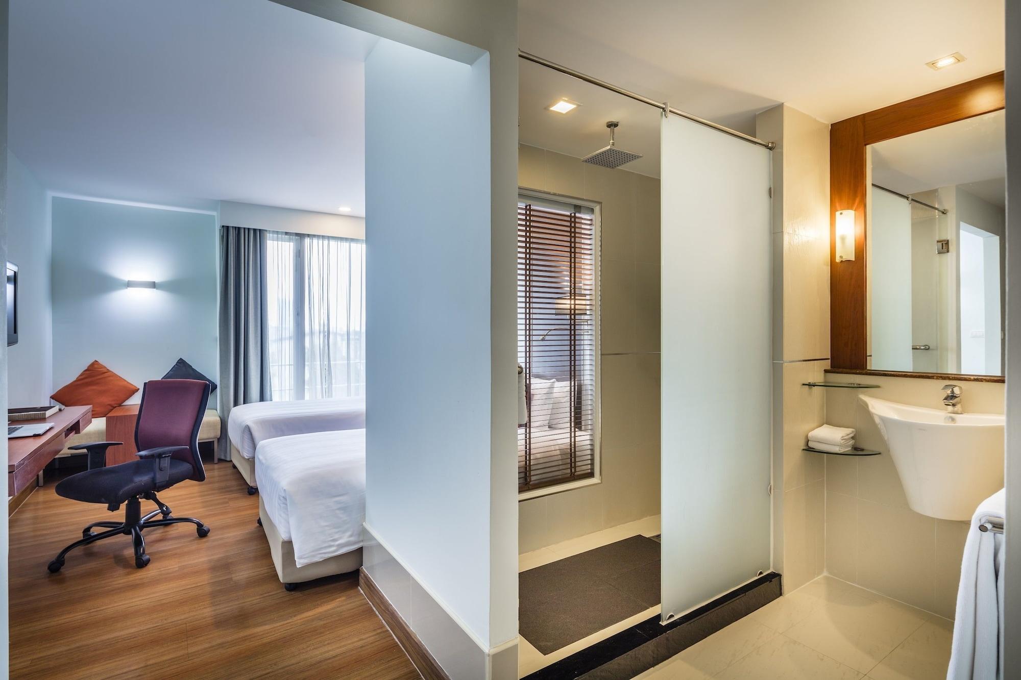 Hotel Solo, Sukhumvit 2, - Sha Extra