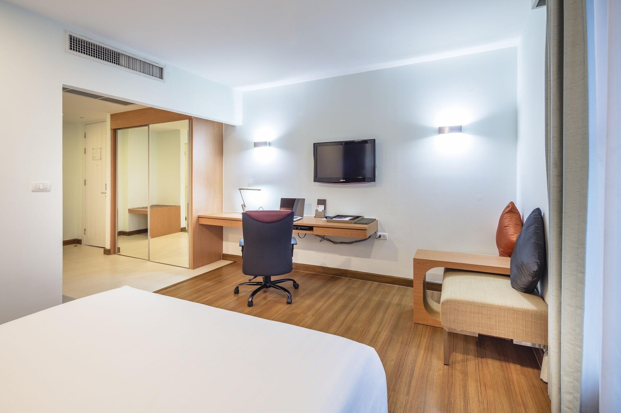 Hotel Solo, Sukhumvit 2, - Sha Extra