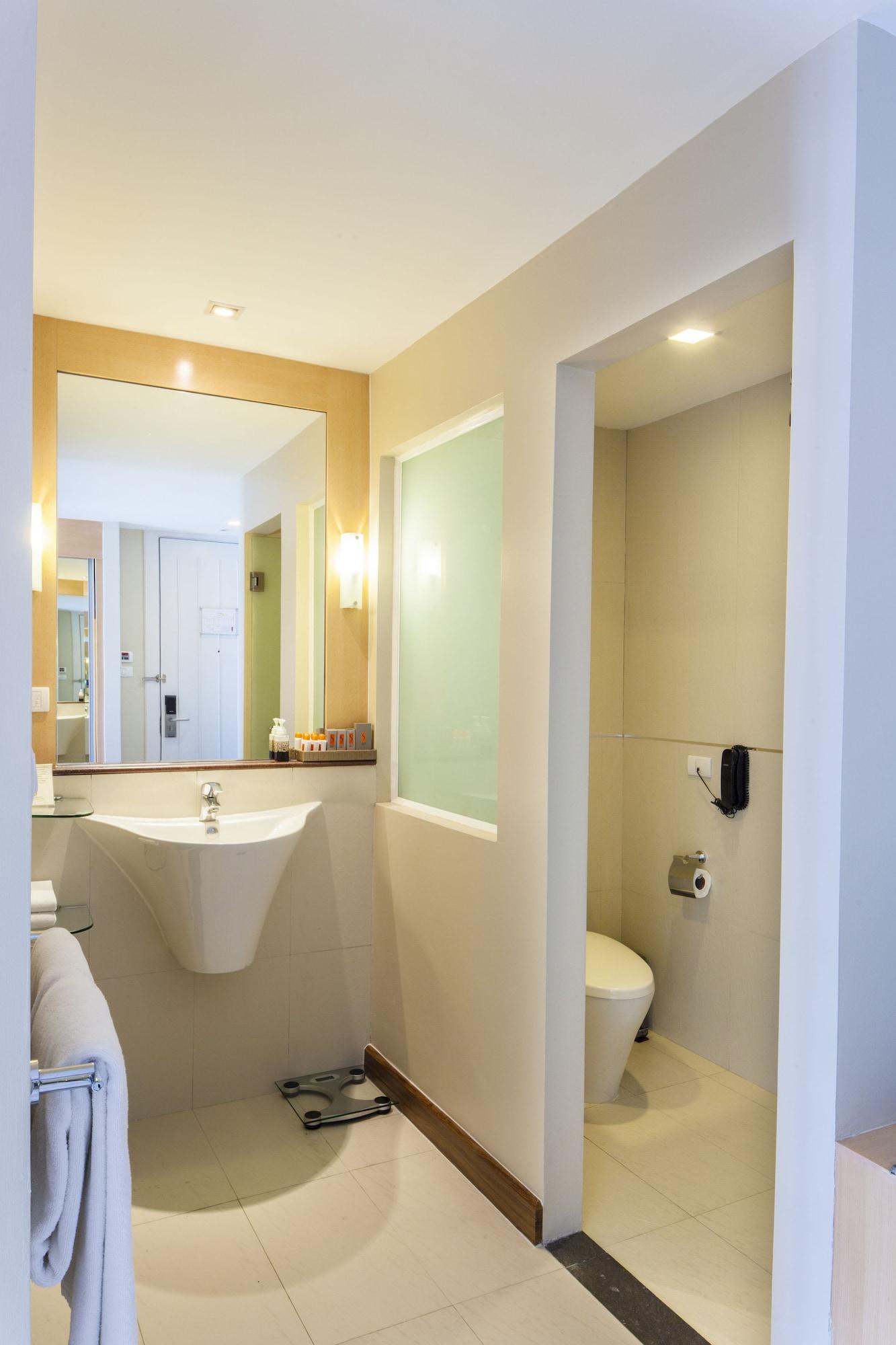 Hotel Solo, Sukhumvit 2, - Sha Extra Bangkok