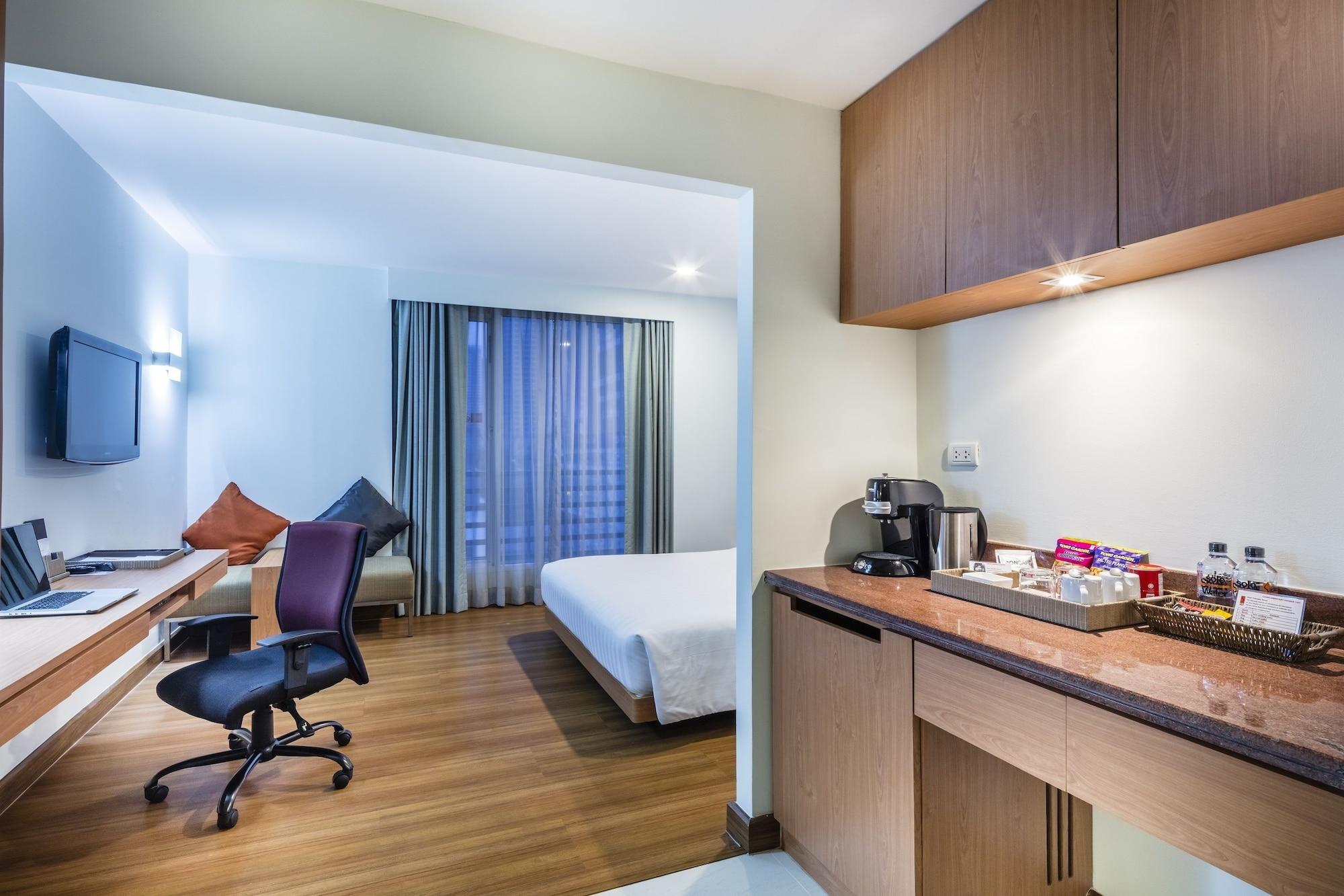 Solo, Sukhumvit 2, - Sha Extra Hotel