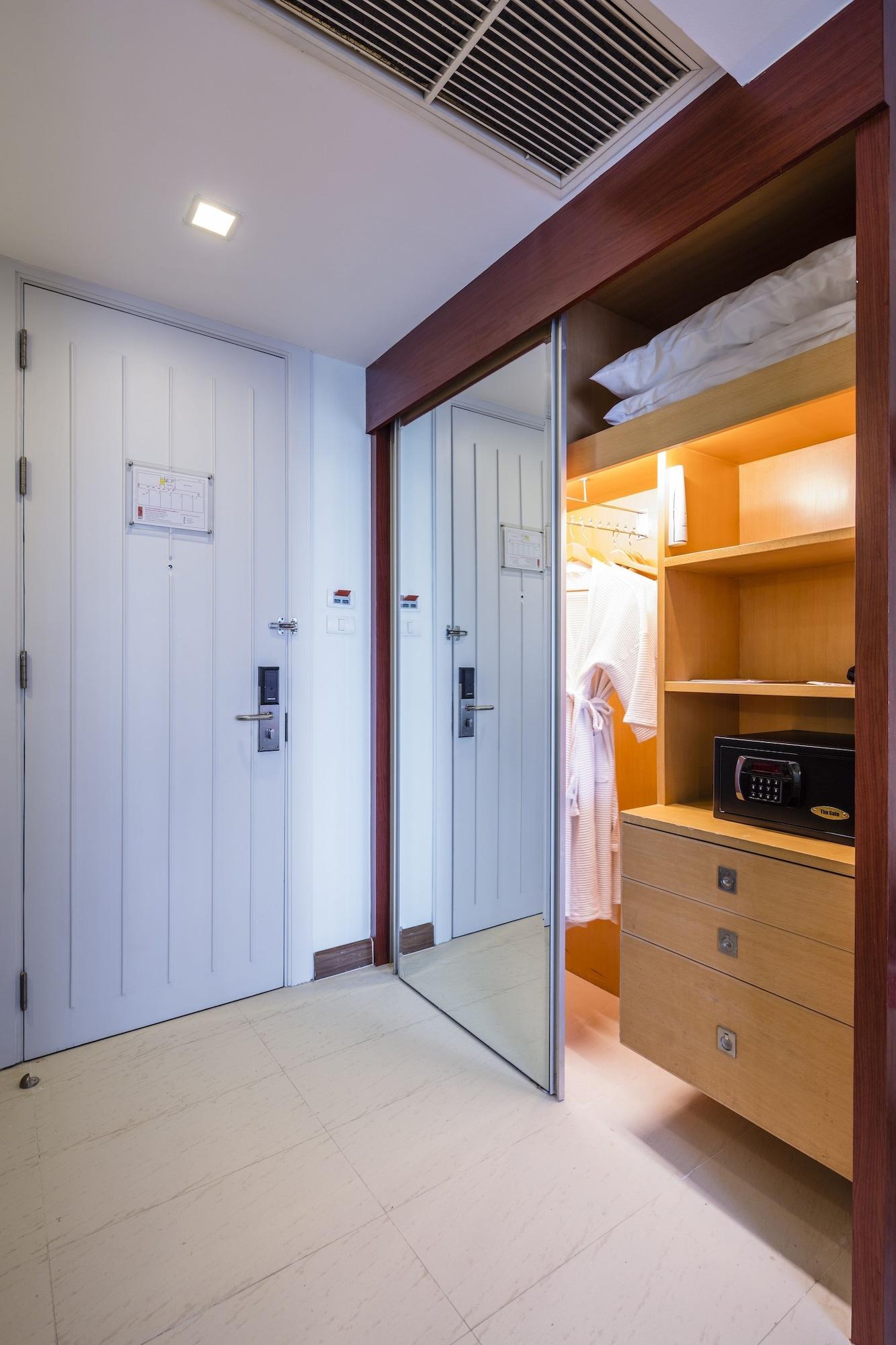 Solo, Sukhumvit 2, - Sha Extra Hotel Bangkok