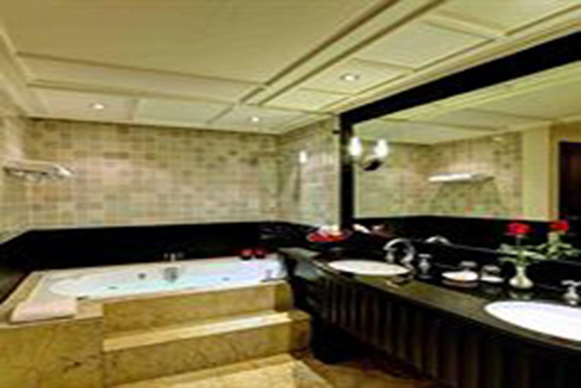 Radisson Chateau De Bangkok