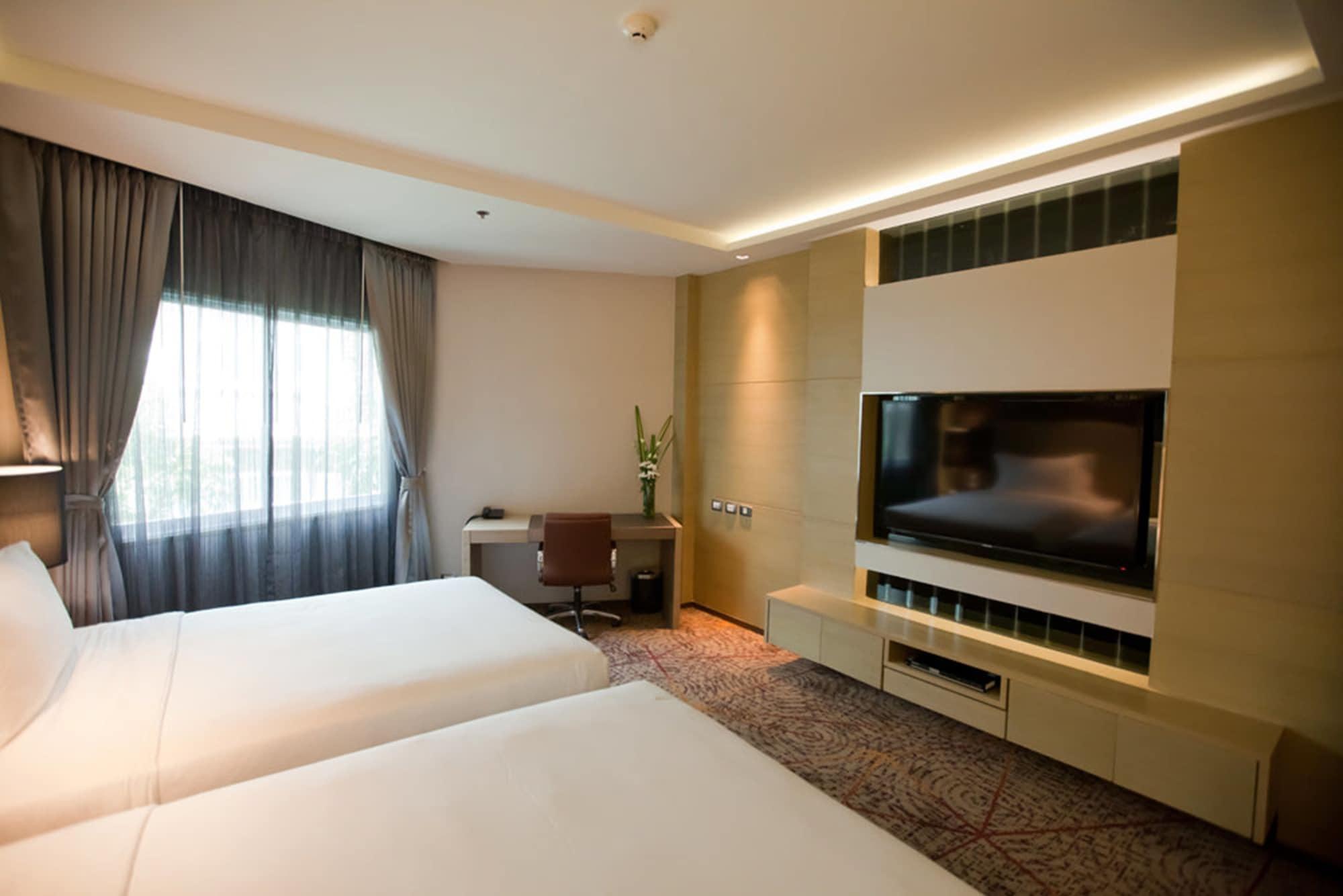 Graceland By Grace - Sha Extra 4*