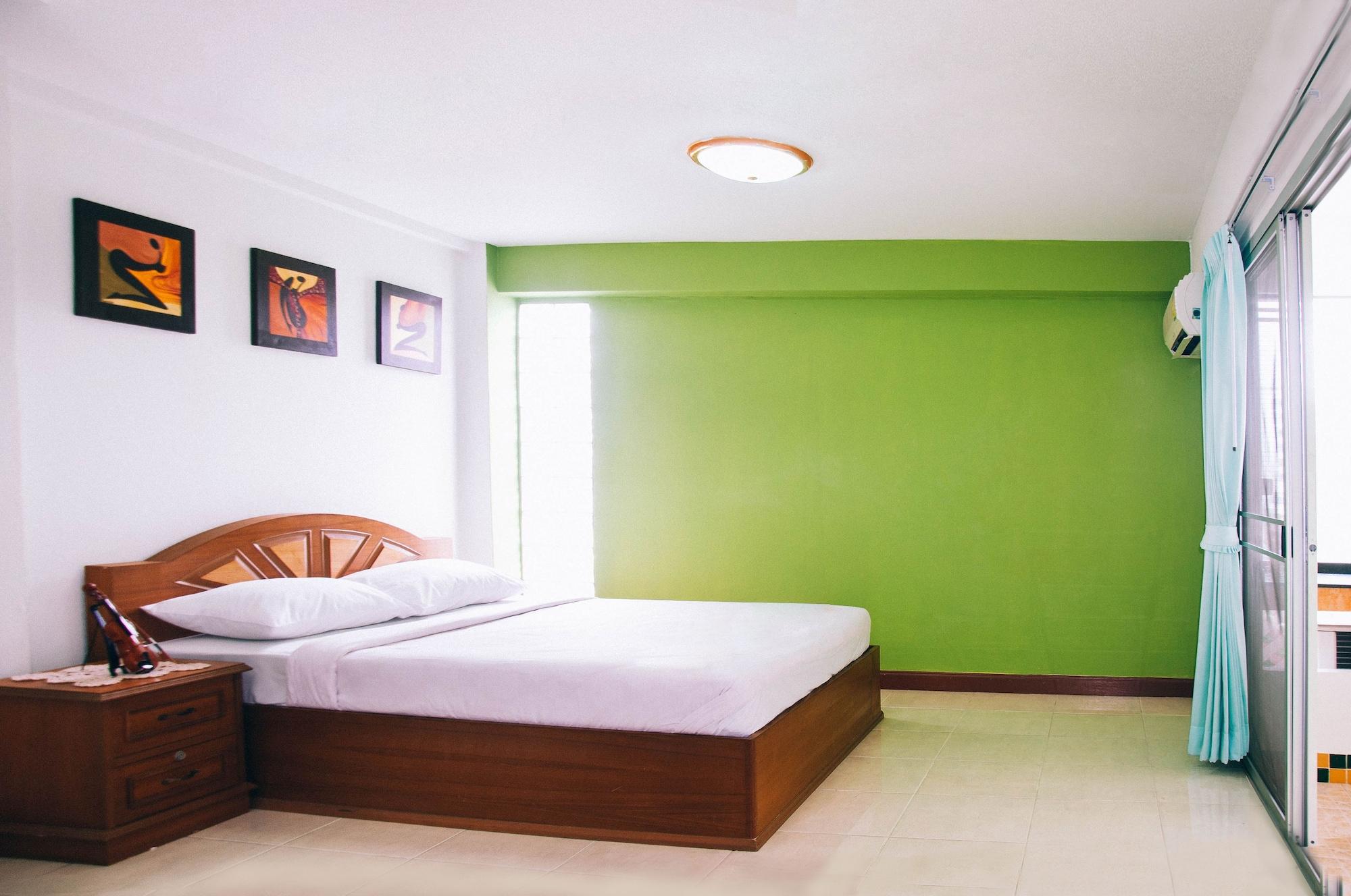 Golden House @ Onnut Station Motel Bangkok