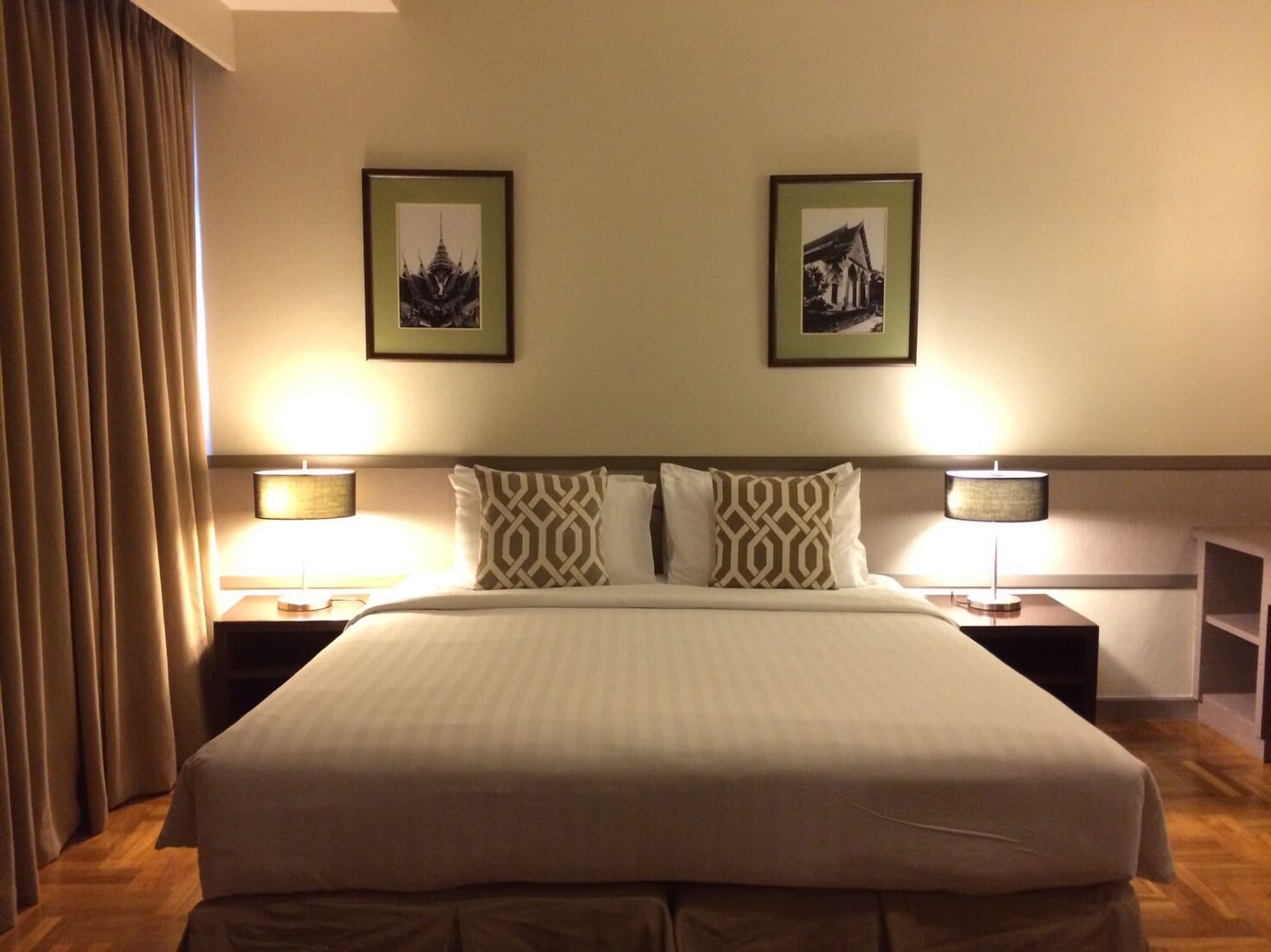 Asoke Sukhumvit By Uhg 4*