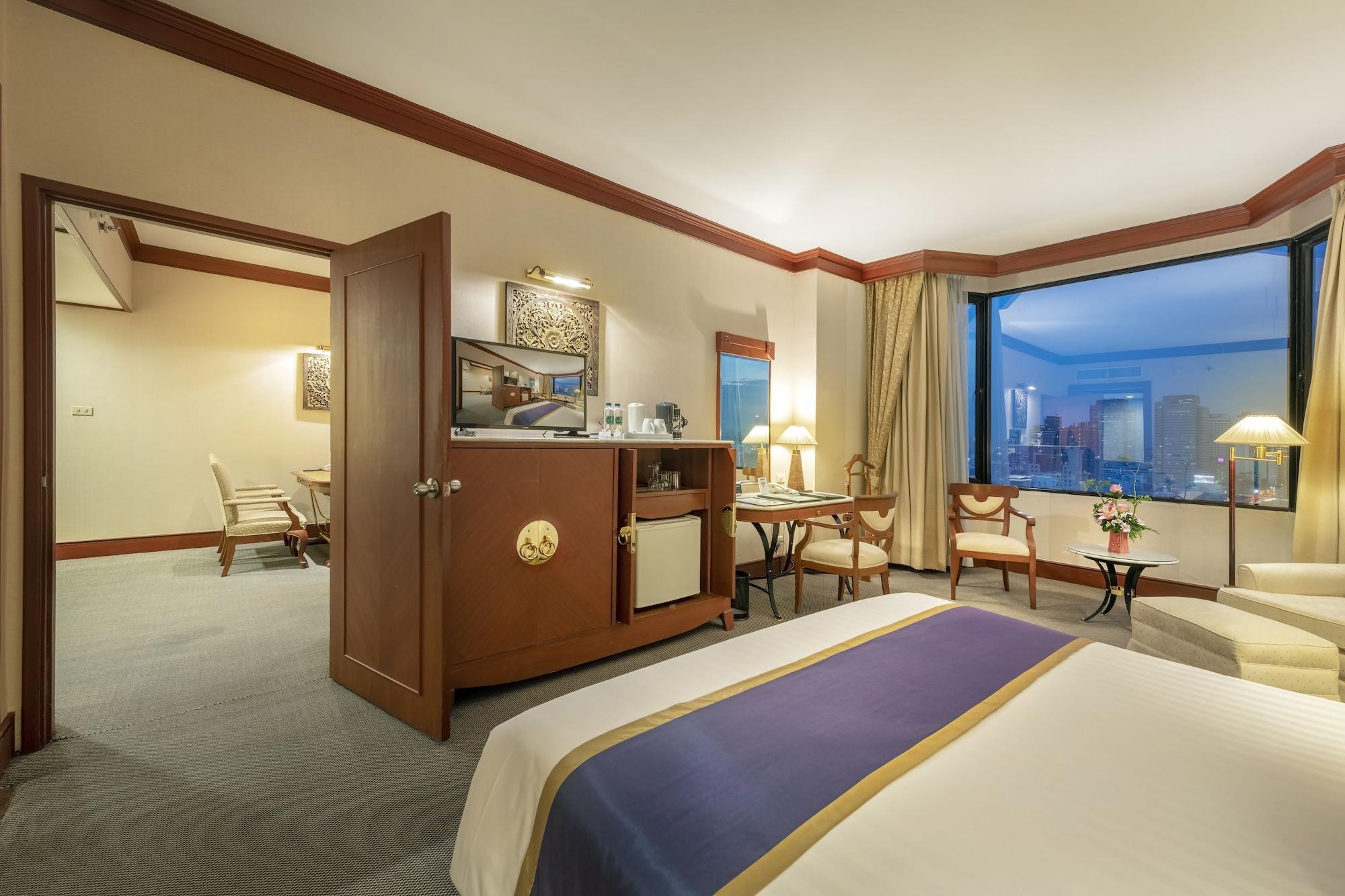 Ramada By Wyndham Chaophya Park