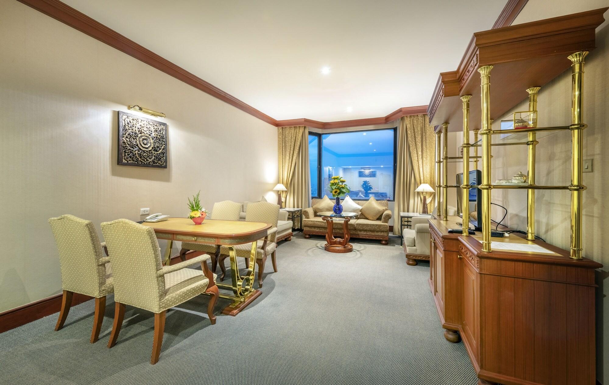 Hotel Ramada By Wyndham Chaophya Park 4*