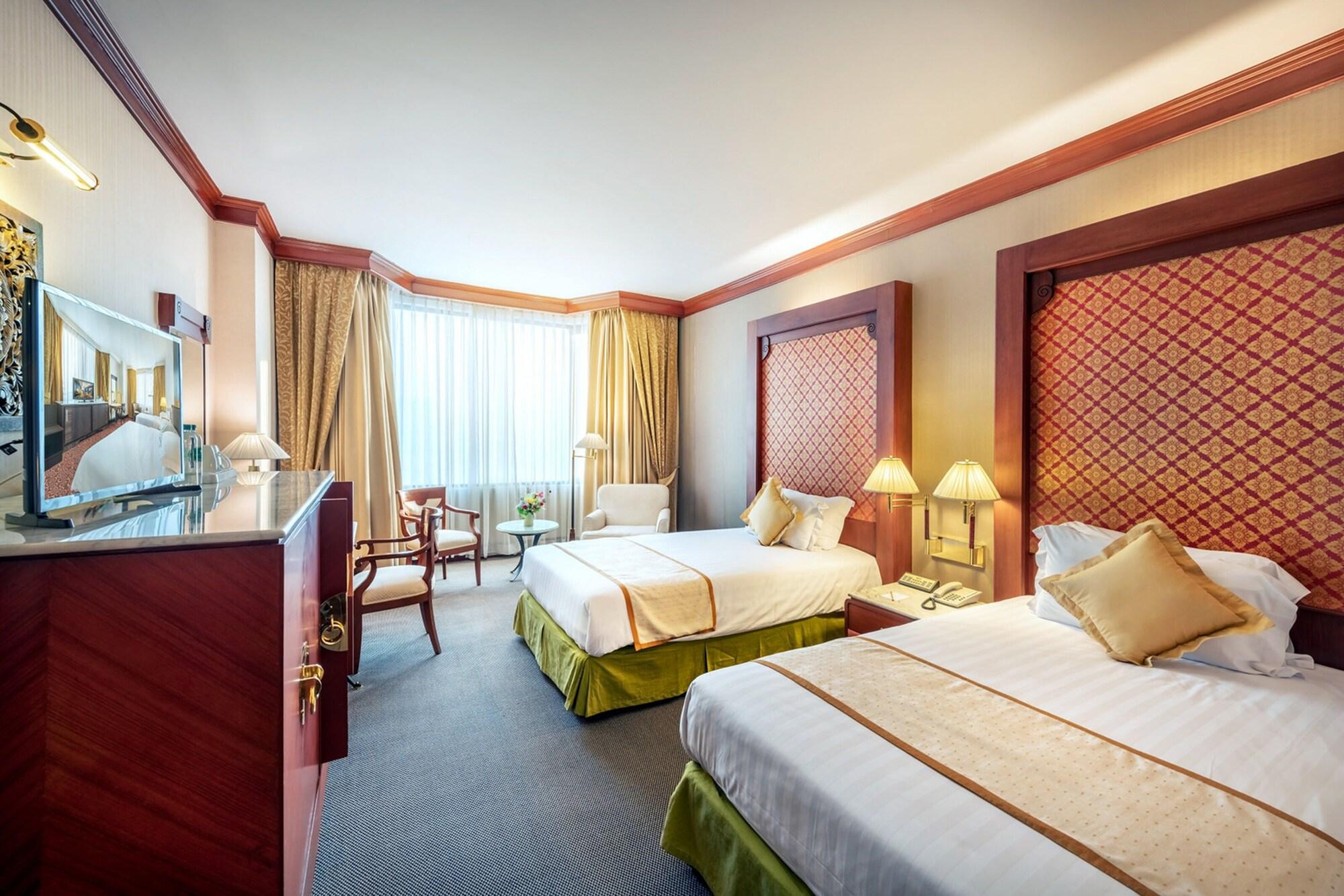 Hotel Ramada By Wyndham Chaophya Park 4*