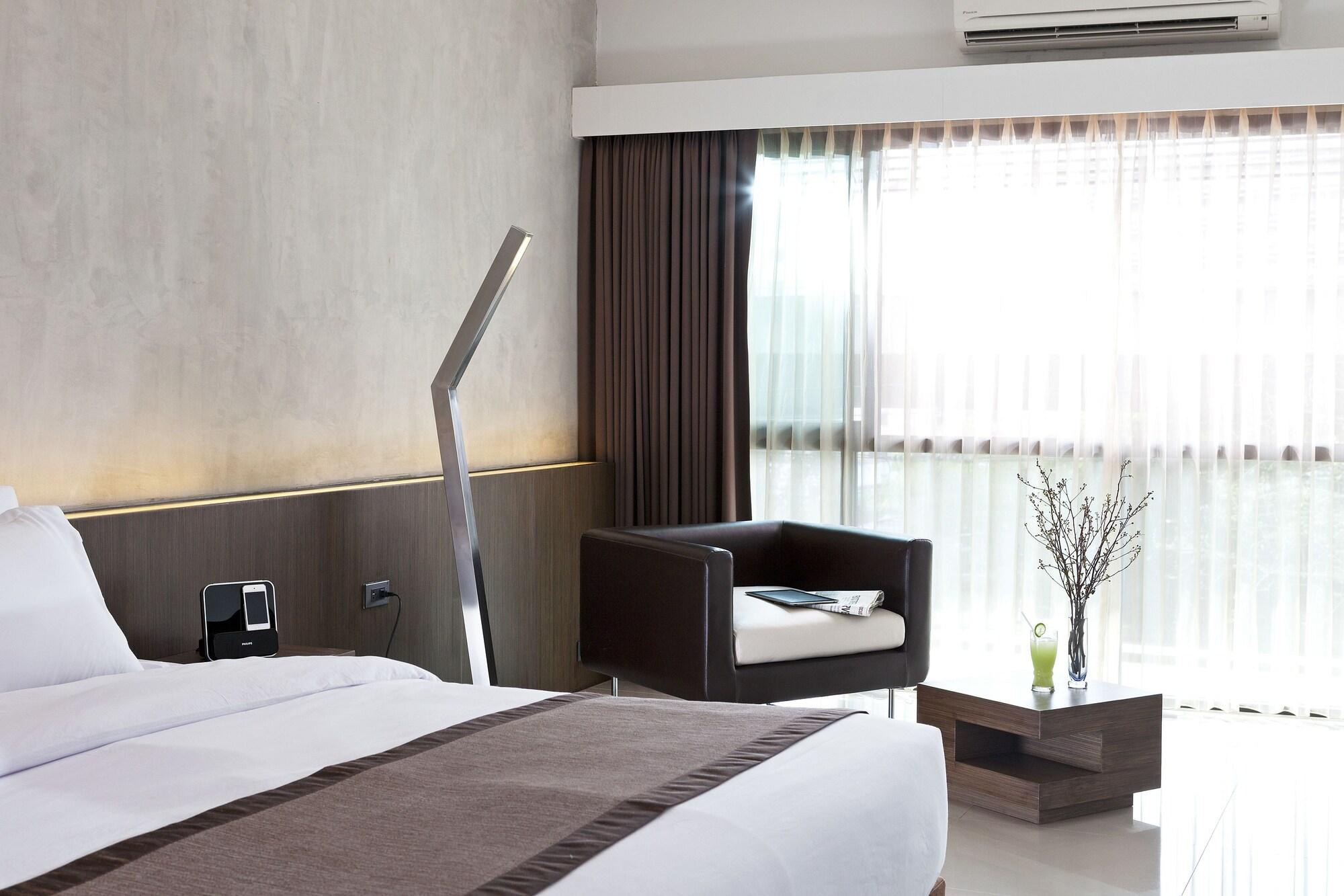 Nine Forty One Hotel