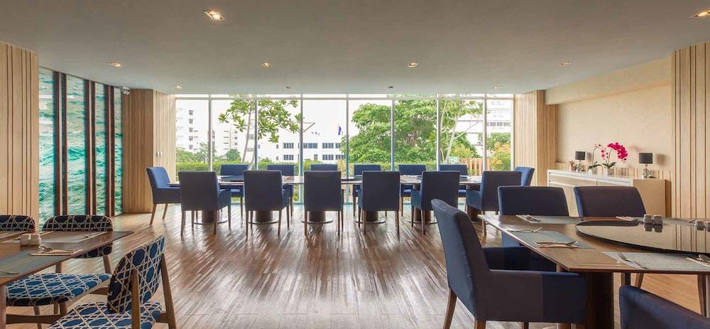 Hotel Centara Life Government Complex & Convention Centre Chaeng Watthana 4*