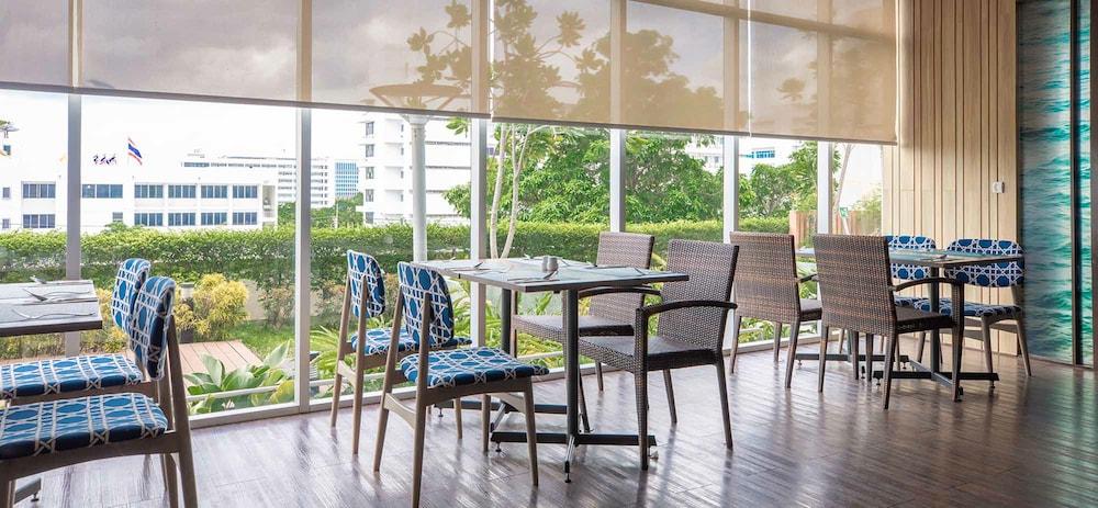 Centara Life Government Complex & Convention Centre Chaeng Watthana Hotel 4*