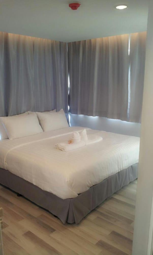 Nantra Ploenchit Bangkok