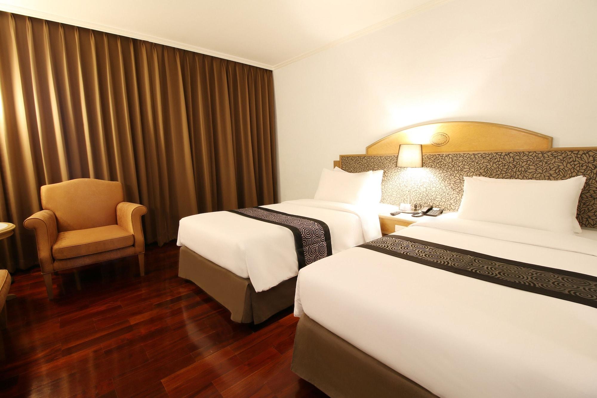 Grand Tower Rama 6 Hotel 4*