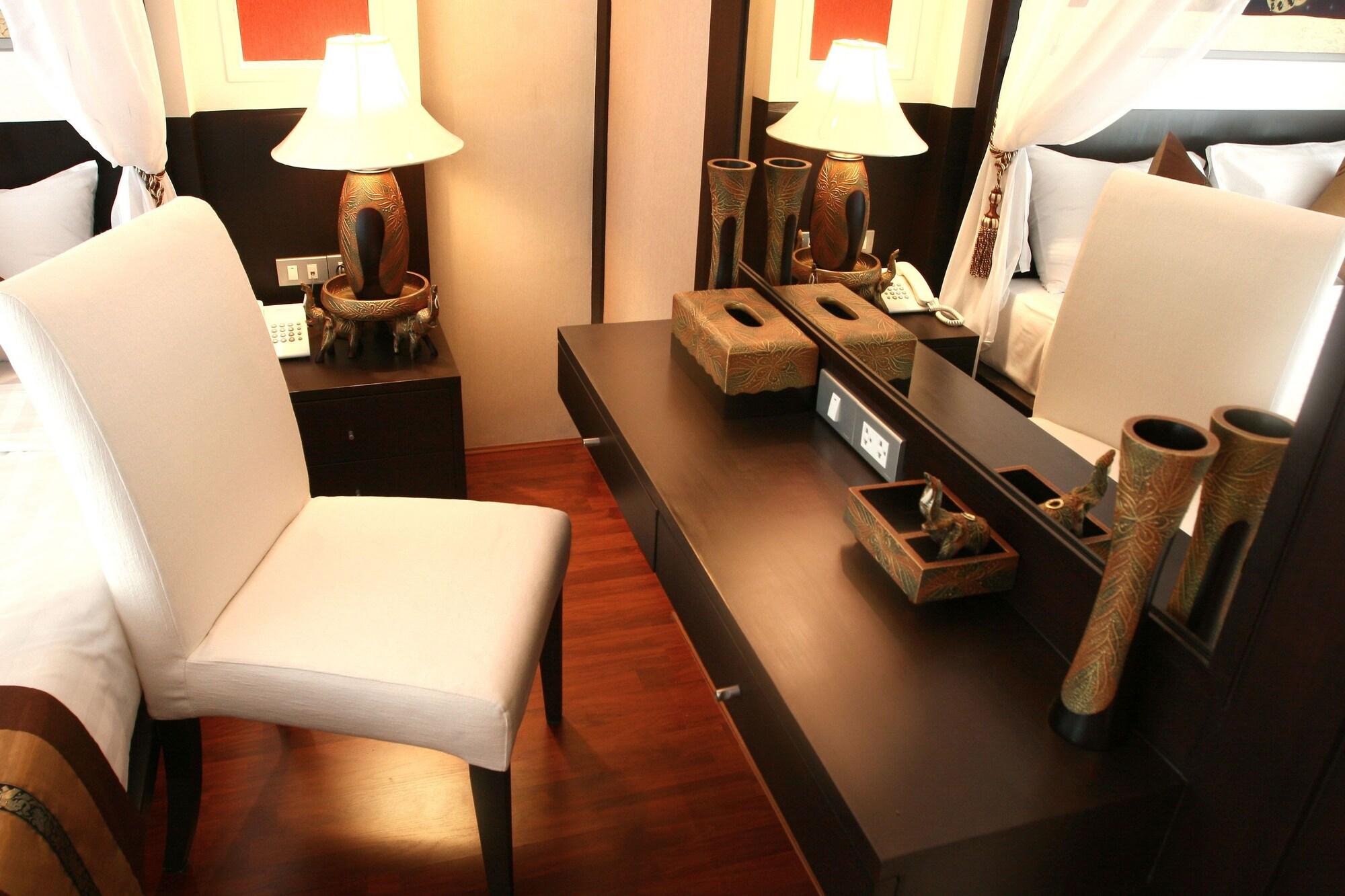 Mirth Sathorn 3* Bangkok