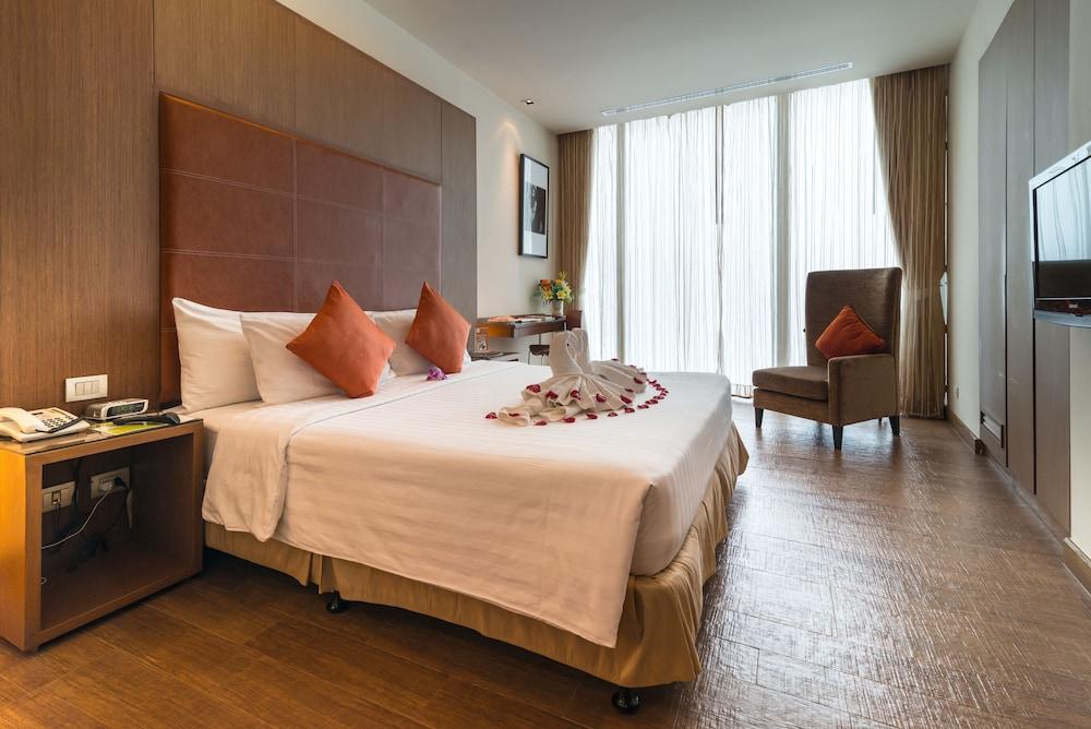 On8 Sukhumvit Nana Hotel 3*