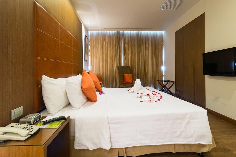 On8 Sukhumvit Nana Hotel 3*
