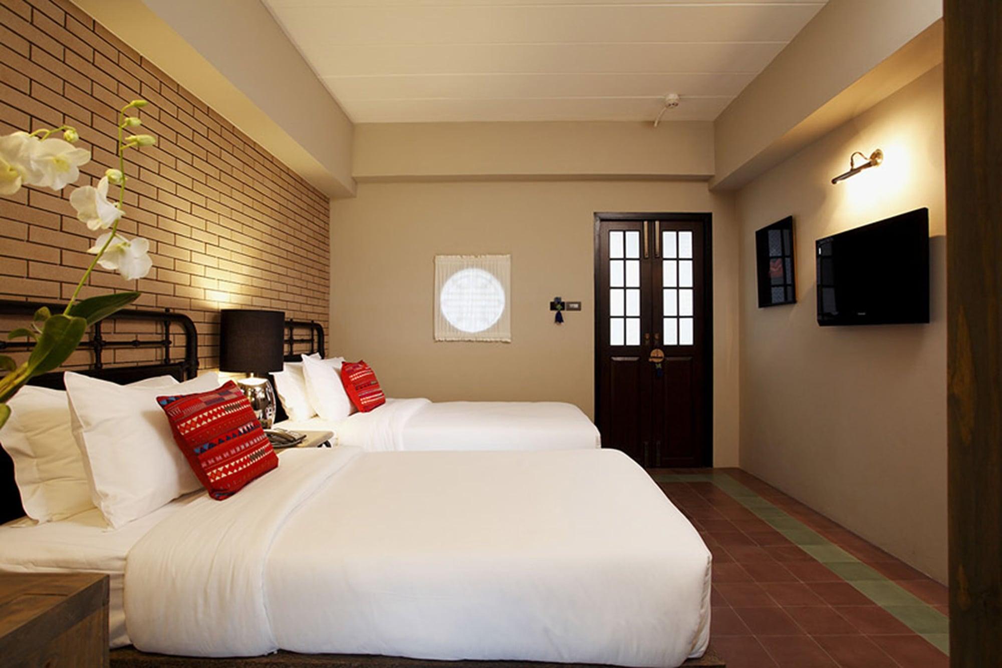 Hotel Baan Chart 4*