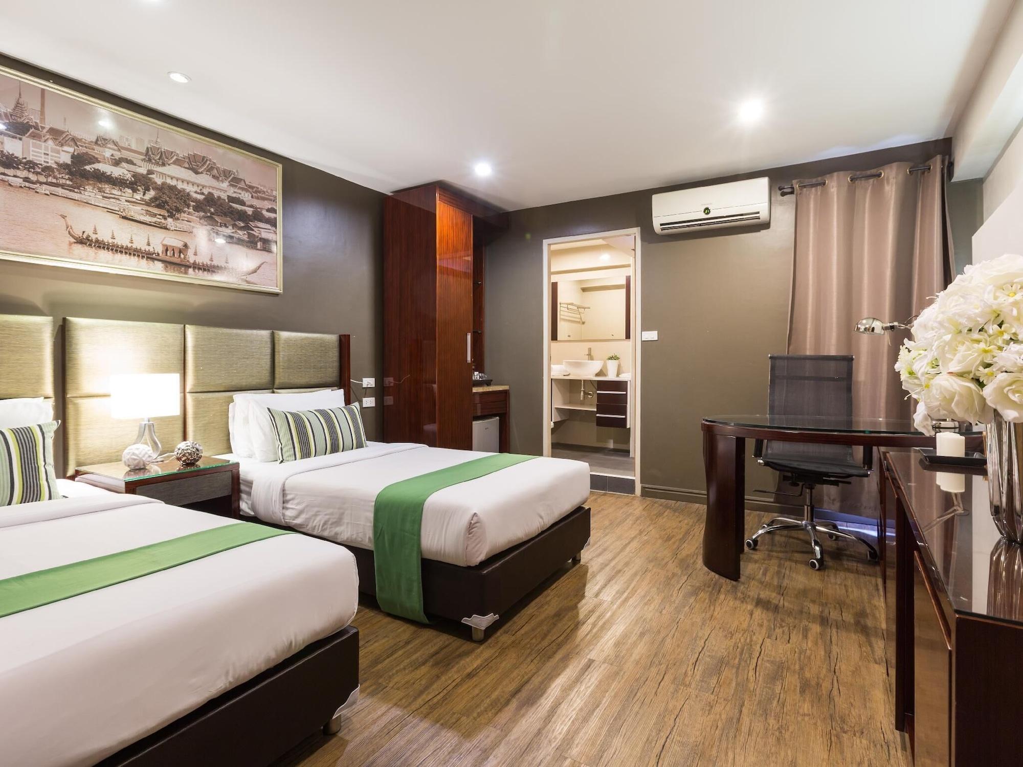 Ratchada Point Hotel 3*