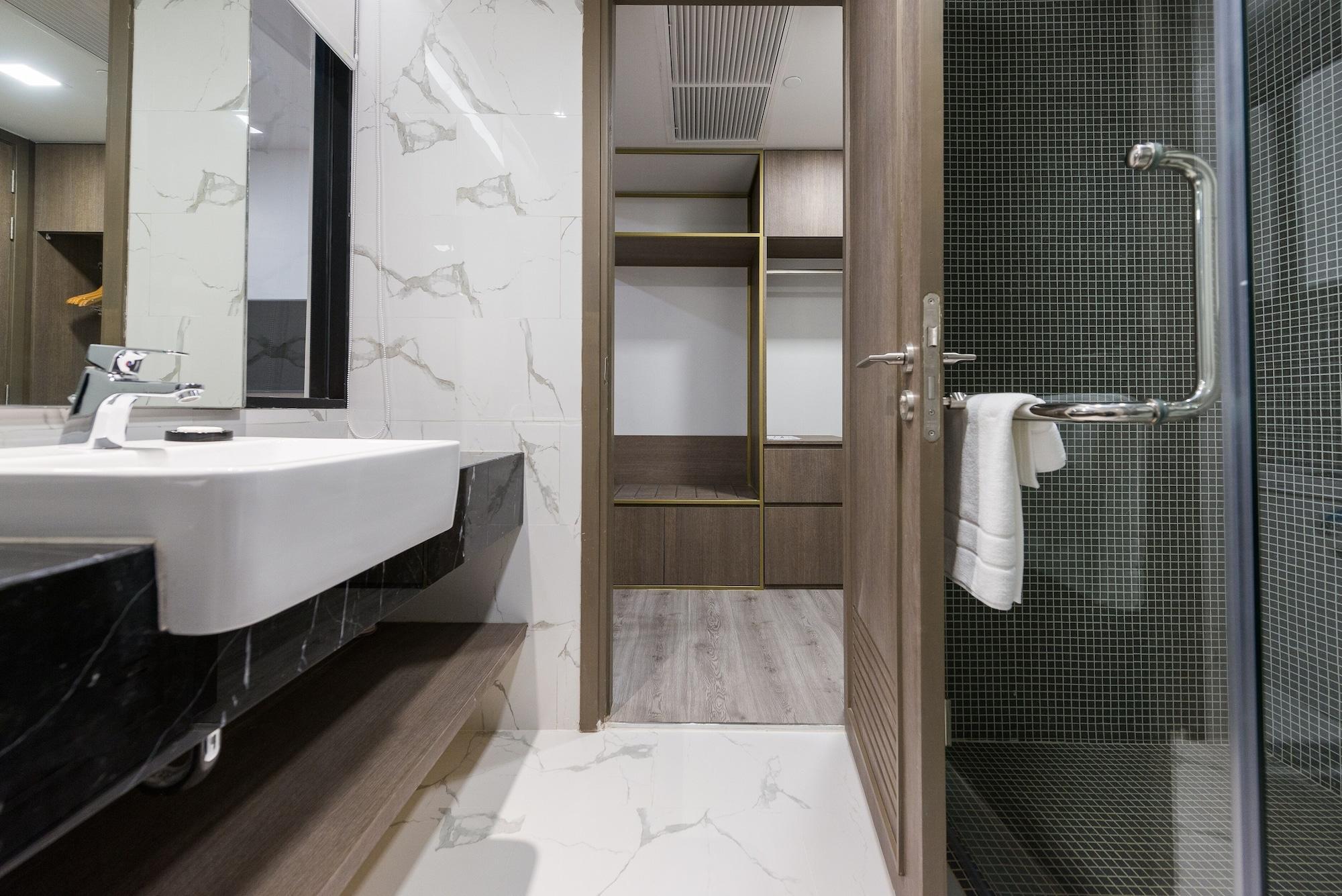 Maven Stylish Hotel 4*