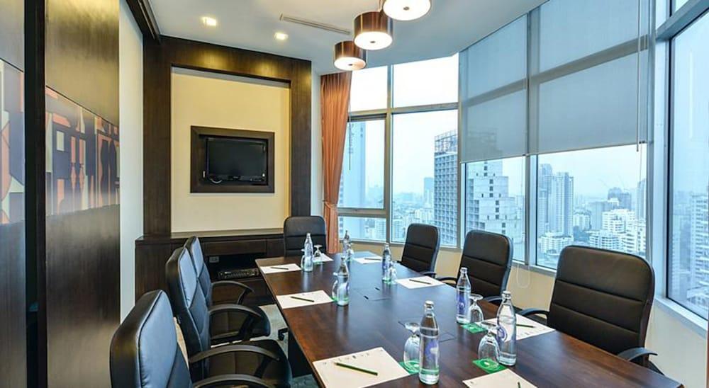 Executive Club At Windsor Hotel