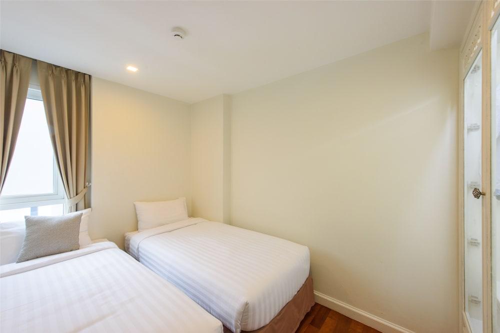 Sabai Sathorn Apartment