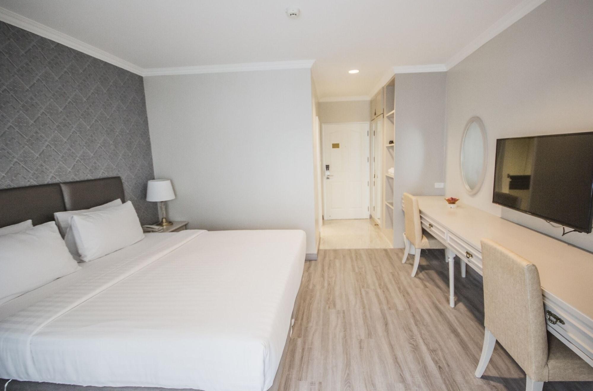 Romance Srinakarin Hotel Bangkok