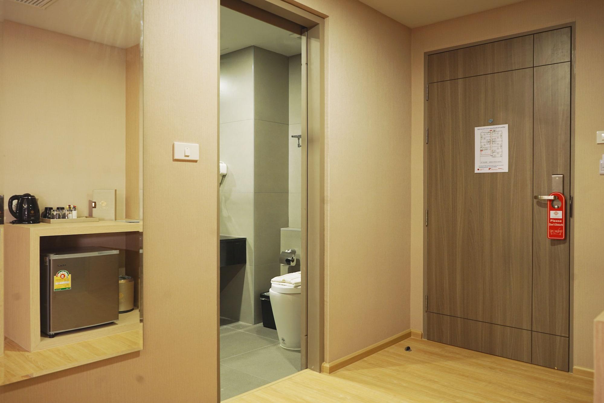 De Prime Rangnam Hotel 4*