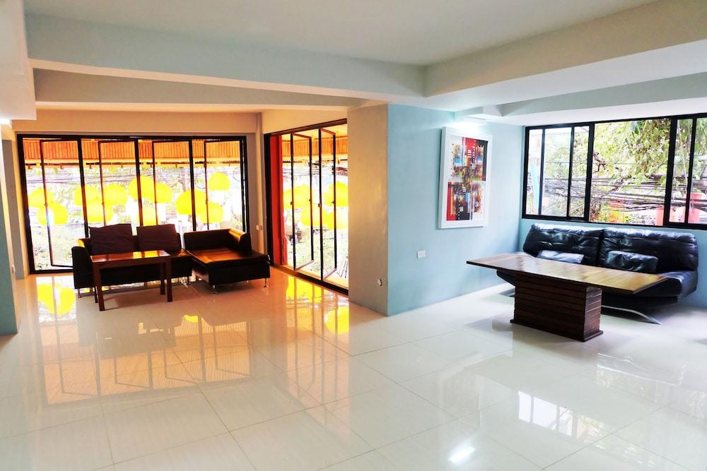 Cha-cha Khaosan Rambuttri Hotel