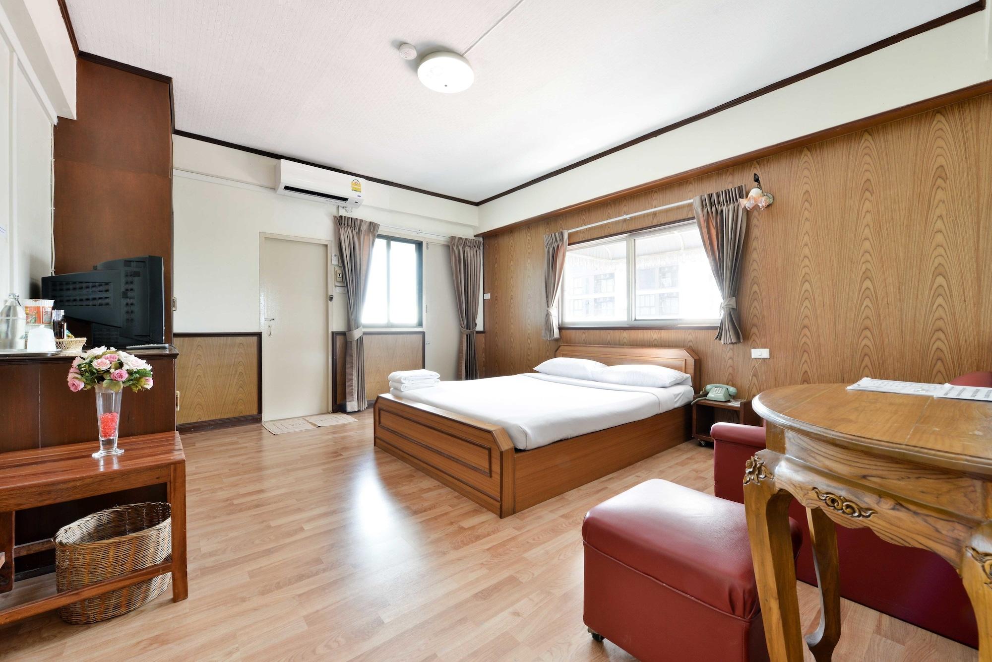 Palace 2* Bangkok