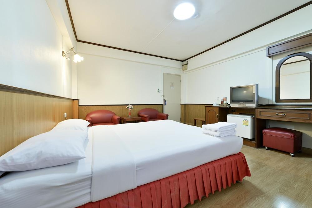 Palace 2* Bangkok