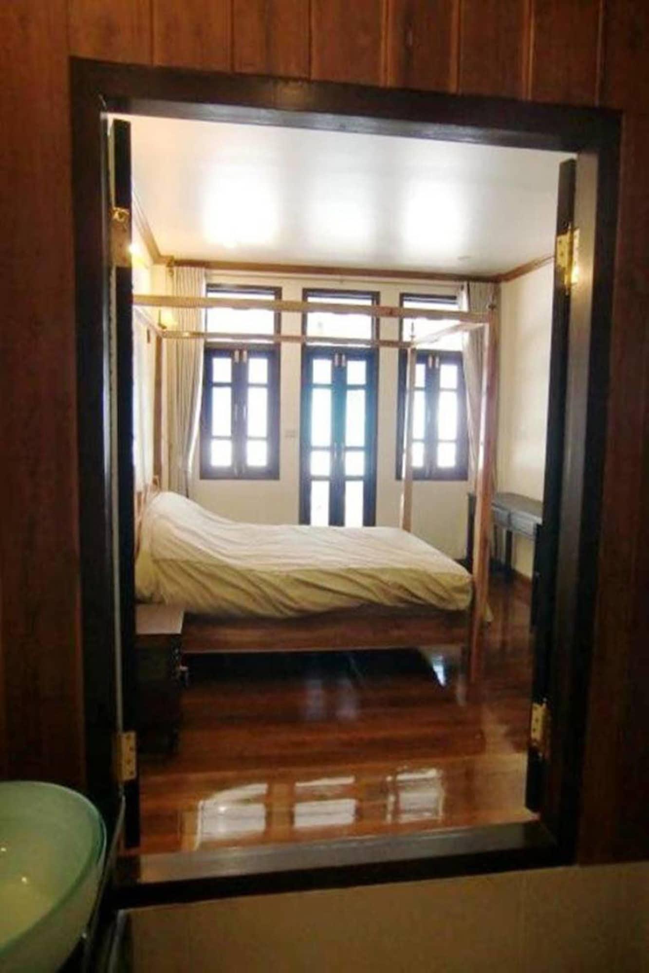 The Royal Thatien Village Guest house Bangkok