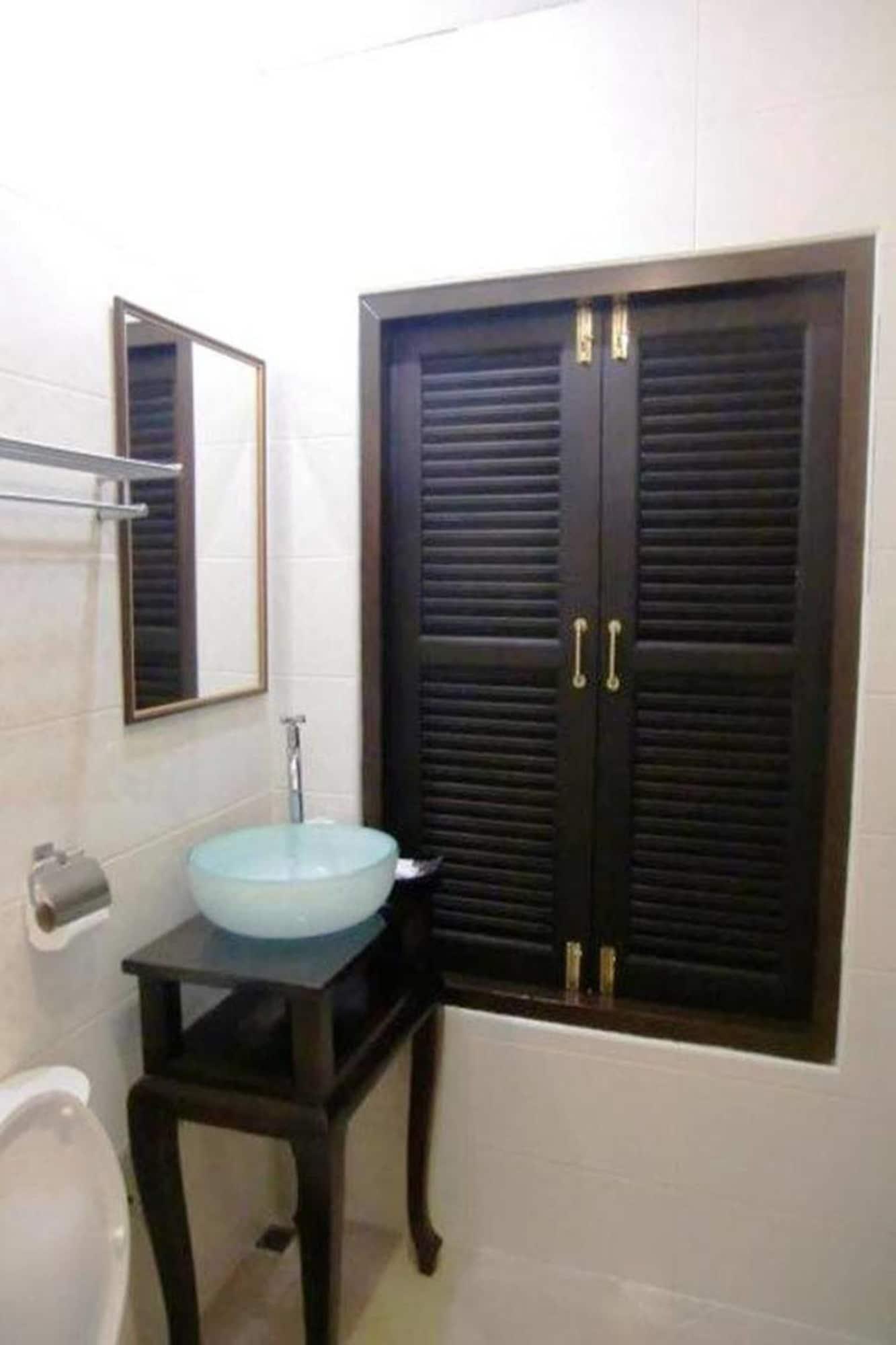 Guest house The Royal Thatien Village Bangkok